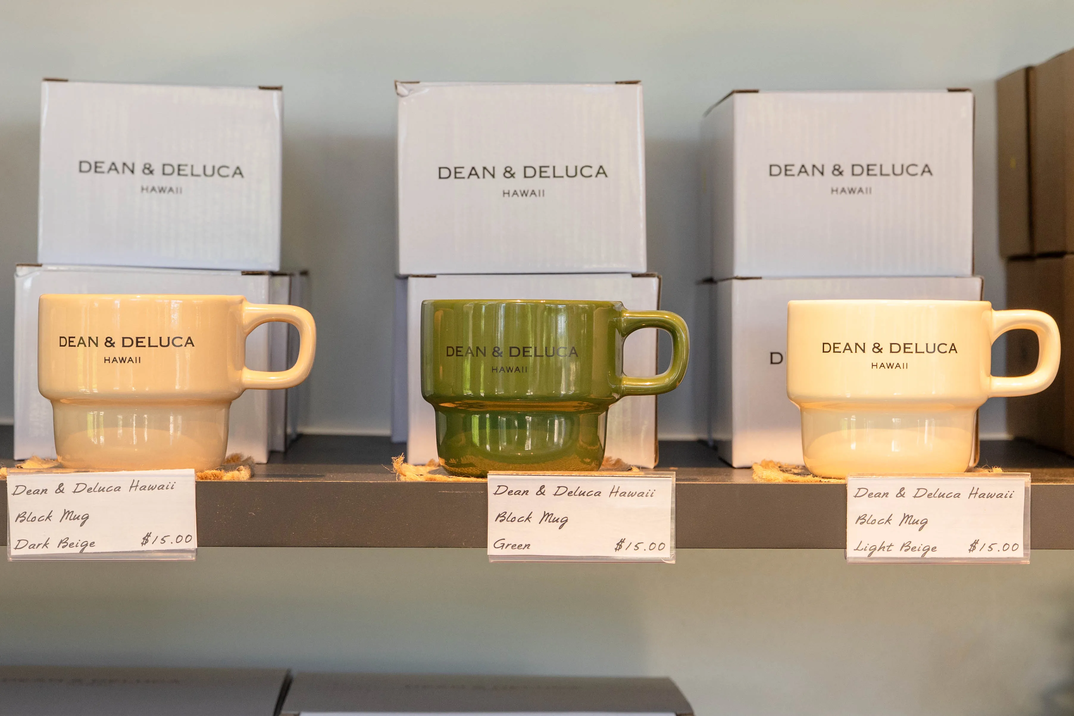 Dean & Deluca Hawaii カカアコ・コウラ店限定のブロックマグ。重ねられるので収納に便利。